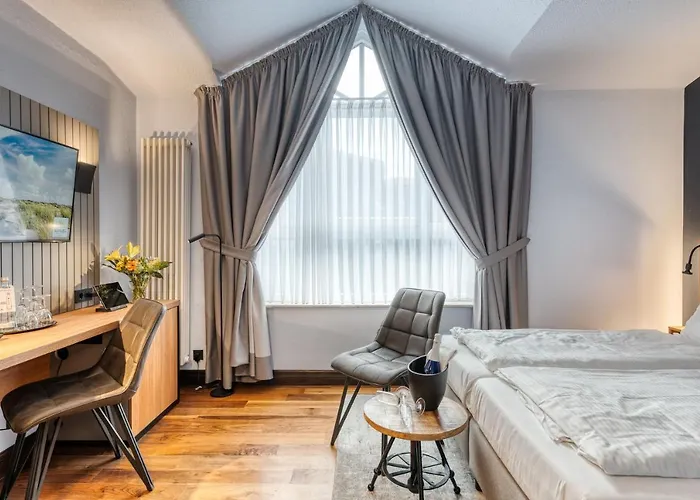 Отель Inselhotel Koenig 4*